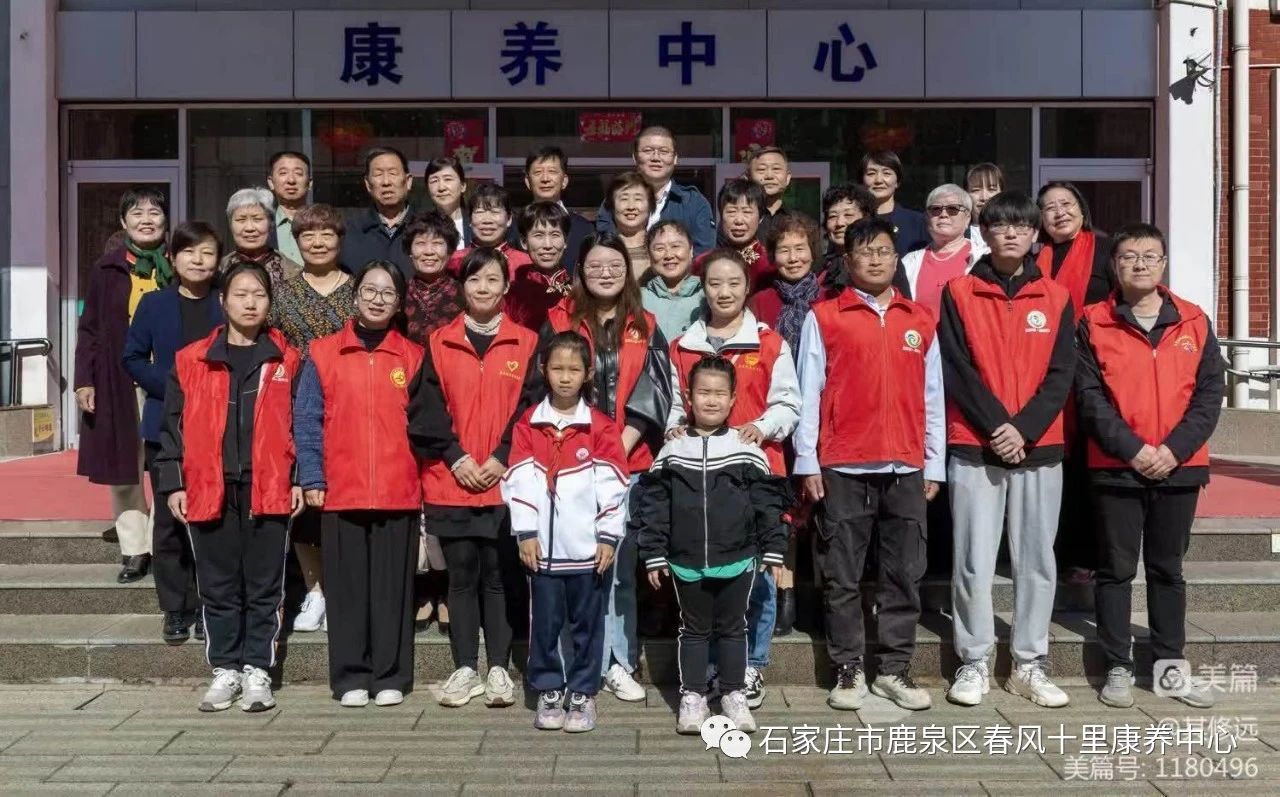 春風(fēng)十里康養(yǎng)中心在重陽(yáng)節(jié)來(lái)臨之際，為老人舉辦“九九重陽(yáng)尊老敬老 情系老人奉獻(xiàn)愛(ài)心”聯(lián)歡慶?；顒?dòng)